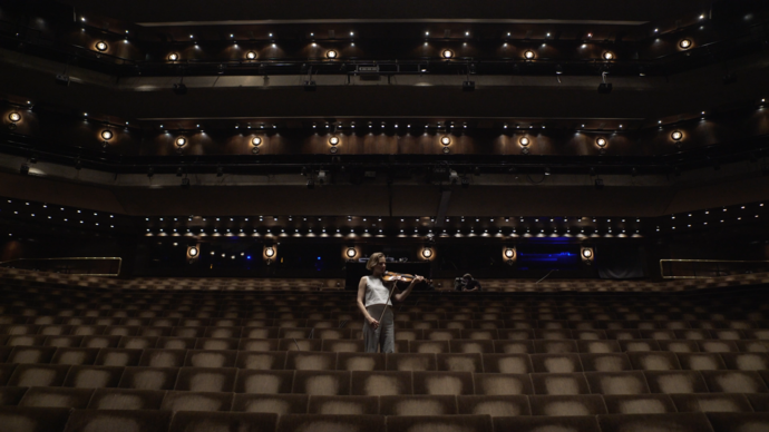 photo of satu vanska in barbican theatre