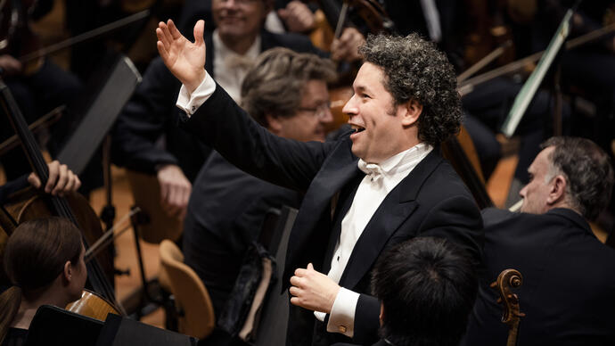 photo of gustavo dudamel conducting