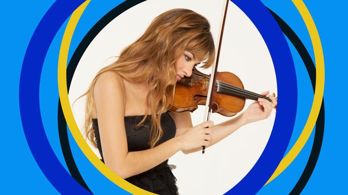 Photo of Nicola Benedetti playing the violin