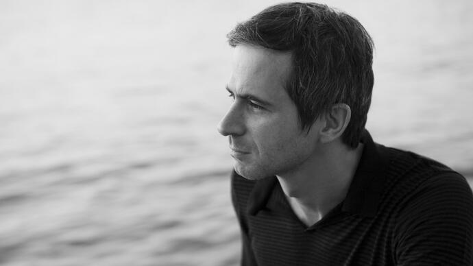 Black and white photo of Piotr Anderszewski