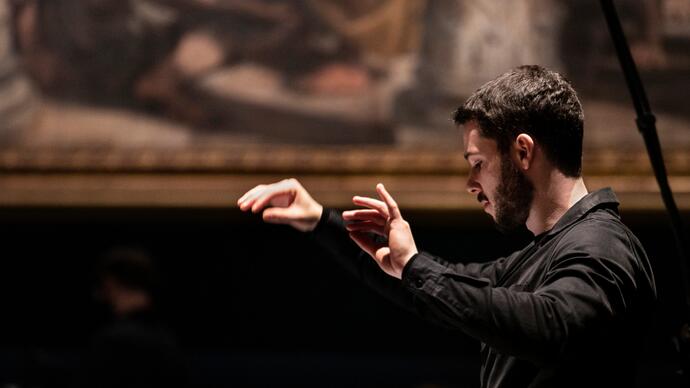 Oliver Zeffman conducting