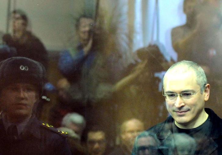 Mikhail Khodorkovsky behind glass