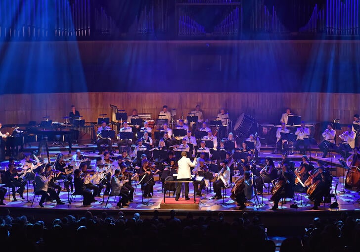 conductor conducting an orchestra