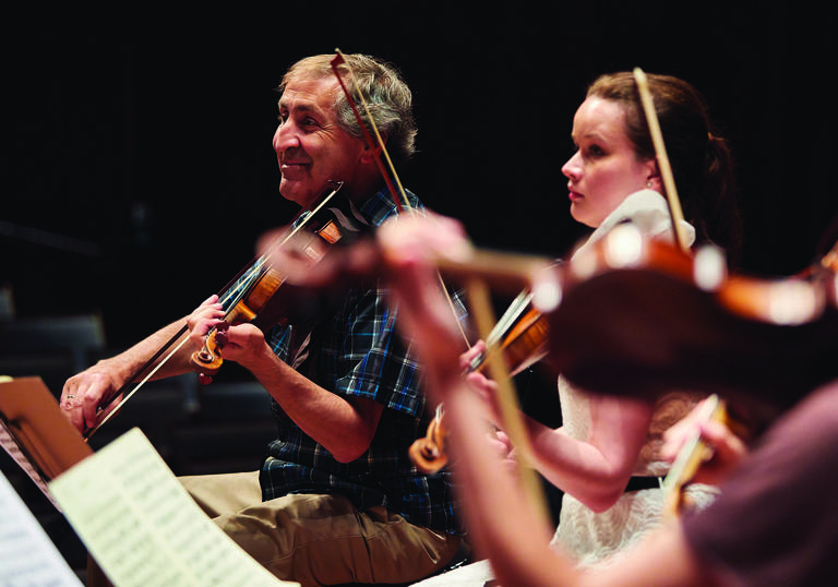 Levon Chilingirian rehearsing with Guildhall string players