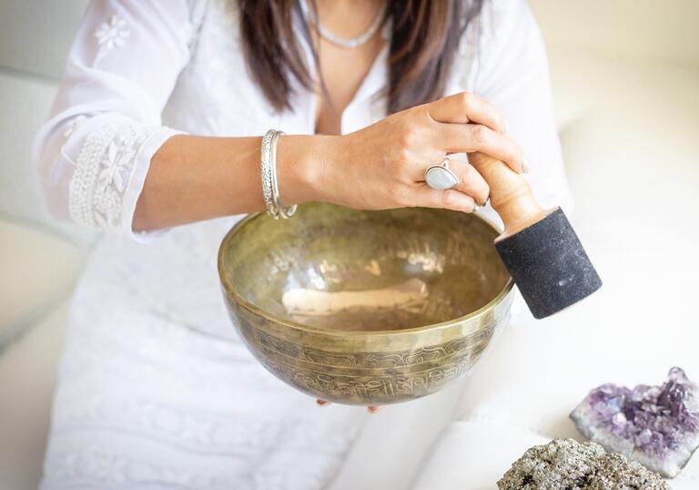 Chetna from Aatma Holistic using a singing bowl