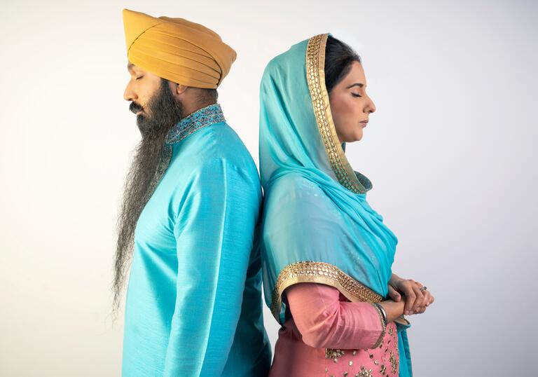 Jagdeep Kaur and Amritpal Singh standing back to back with their eyes closed