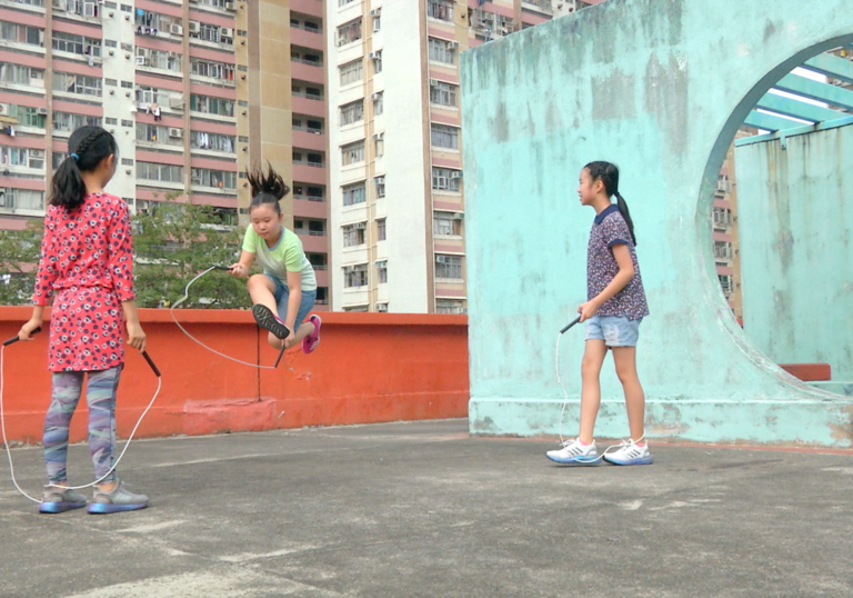 children playing jump rope