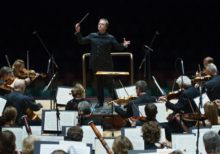 Sakari Oramo conducting the BBC Symphony Orchestra