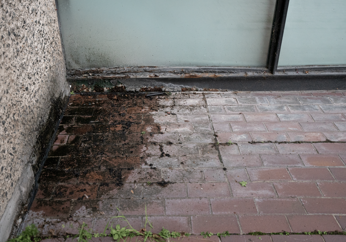 A corner of the Lakeside tiled floor shows the glazing in bad condition