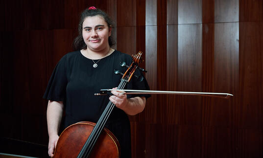 Ellen Baumring-Gledhill holding cello
