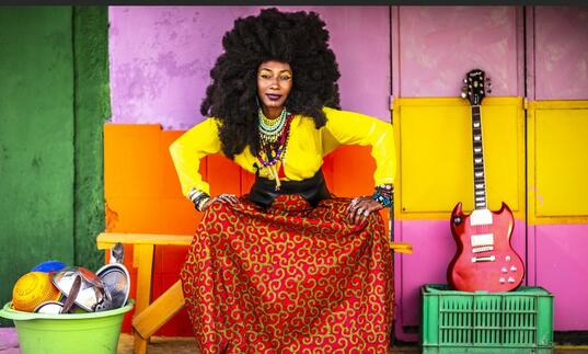 fatoumata diawara, afro hair, colourful background